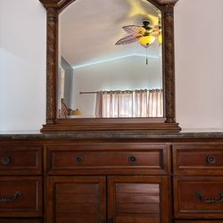 King Size Hardwood Bedroom Set – Complete – Excellent Condition