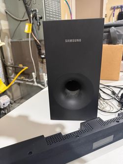 Samsung Soundbar with Subwoofer and Remote