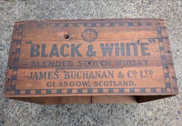 Vintage wooden whiskey box James Buchanan Scotch