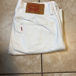 White Levi’s 501