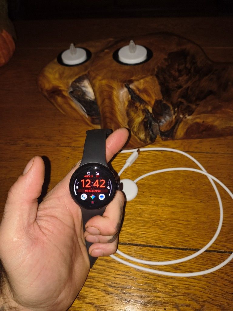 Google Pixel 3 Watch/Charger