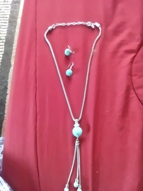Turquoise  and Silver Look Necklace and Earings 