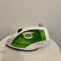Panasonic 1,200-Watt Steam/Dry Iron  Excellent working condition 