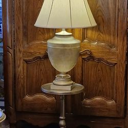 VERY LARGE! VINTAGE URN SHAPED TREATED GLASS TABLE LAMP! - $35 (Washington Park, i25 and Alameda, Denver)