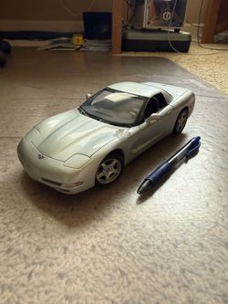 1999 Silver C5 Corvette MODEL CAR