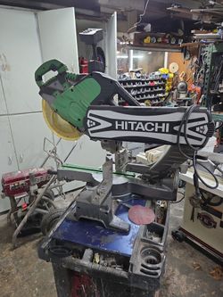 Hitachi Compound Miter Saw 12 inch blade and digital display