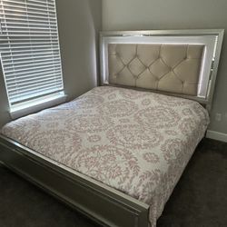 Brand New King Size Bed With Additional FREE Glass Dresser!!