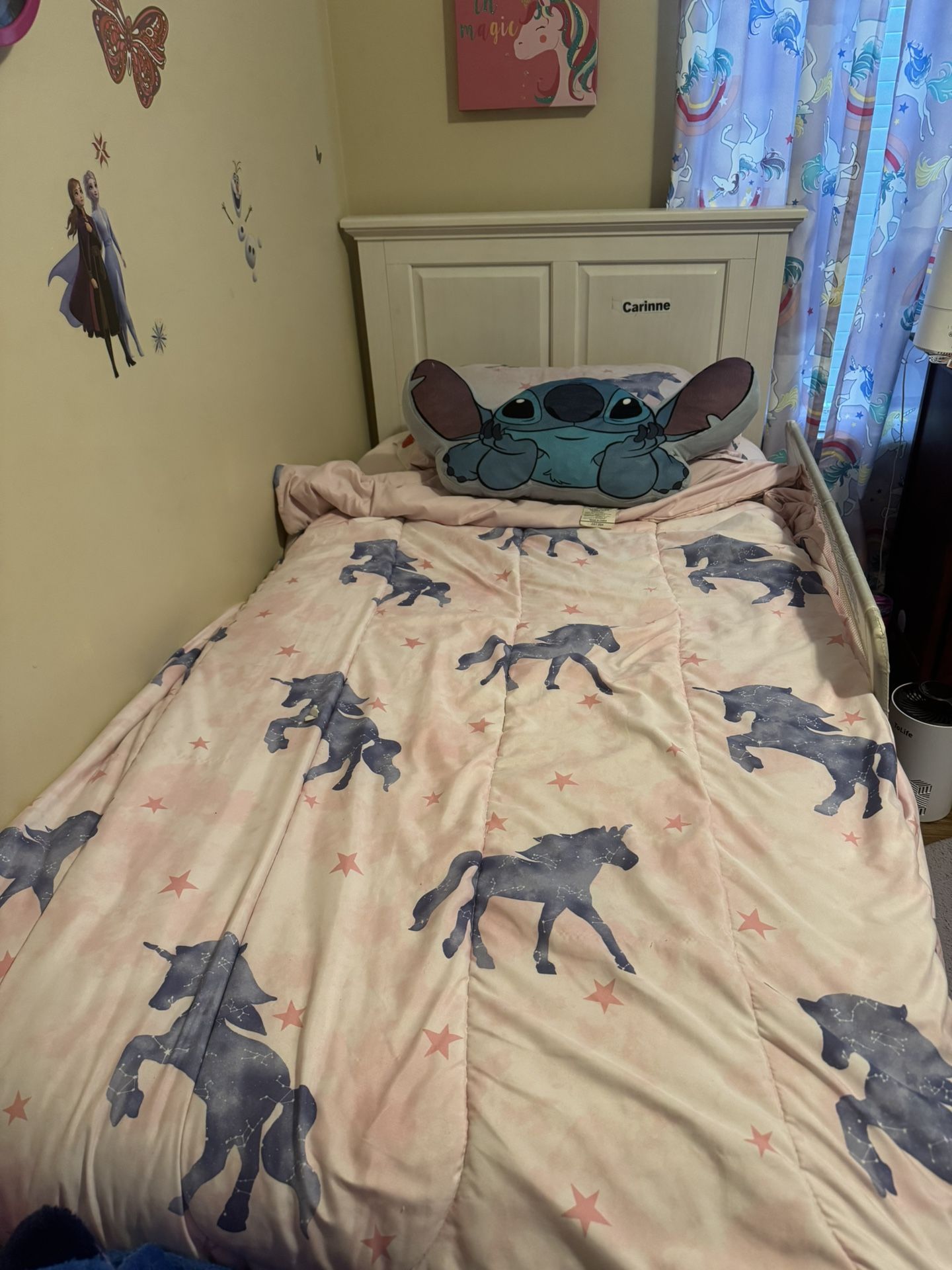 White twin Frame And Beadboard