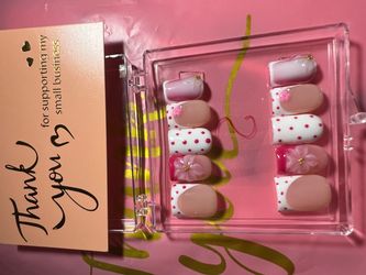 Press on nails