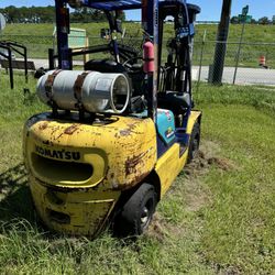 Komatsu FG-25T-12 Forklift 