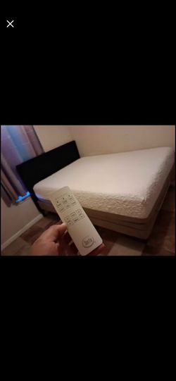 CAMA ELECTRICA PRACTICAMENTE NUEVA TIENE VARIAS POSICIONES Y DA MASAJE INCLUYE EL COLCHON