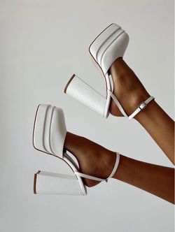 Princess Polly White Platform Block Heel Sandals New Never Worn Size 6
