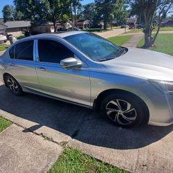 Carro Honda Me Urge Venderlo Titulo Salvage 60,000 Millas Corridas