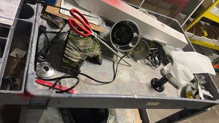 Lights for a reptile exhibit pincer to feed the reptile and a