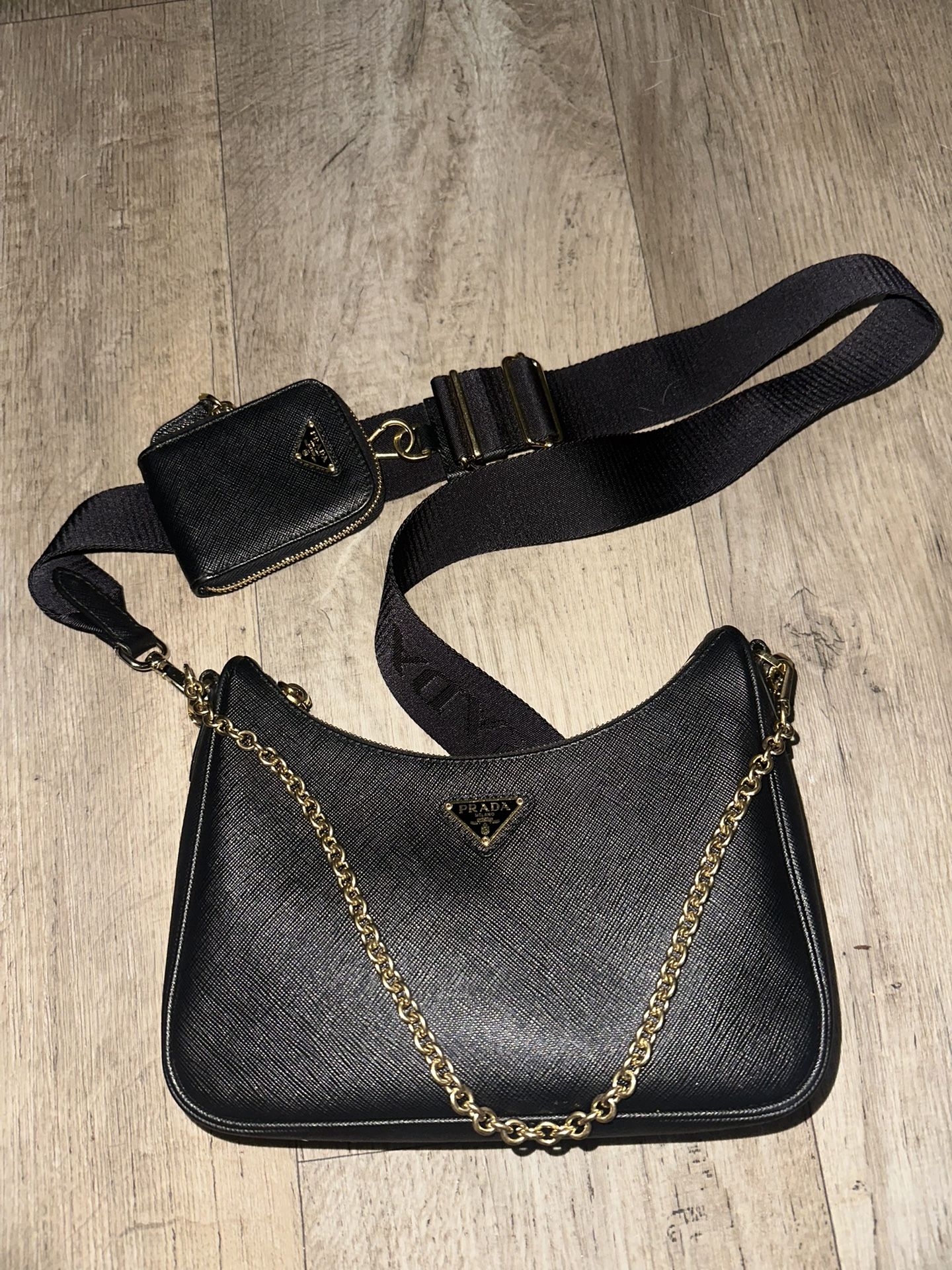 Prada Re-edition 2005 Saffiano Leather Bag