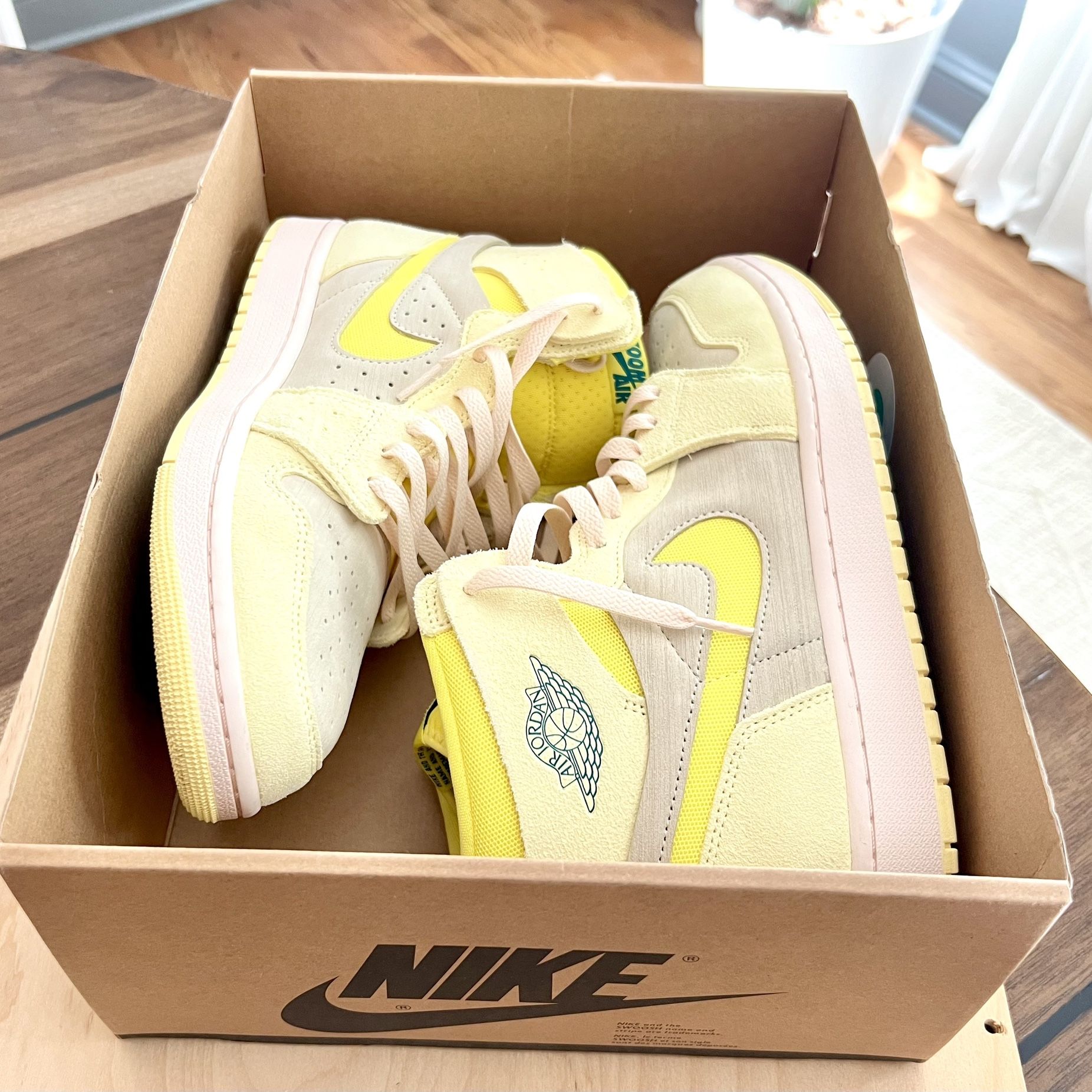 W Air Jordan 1 ZM AIR CMFT 2 - Size 12 US - Citron Tint/Dynamic 