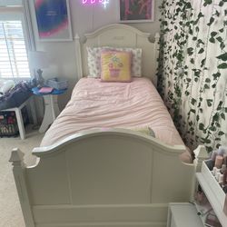 Pottery Barn Kids Madeline Bedroom Set