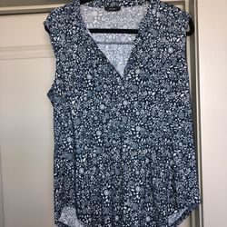 Women’s Top Size Large 