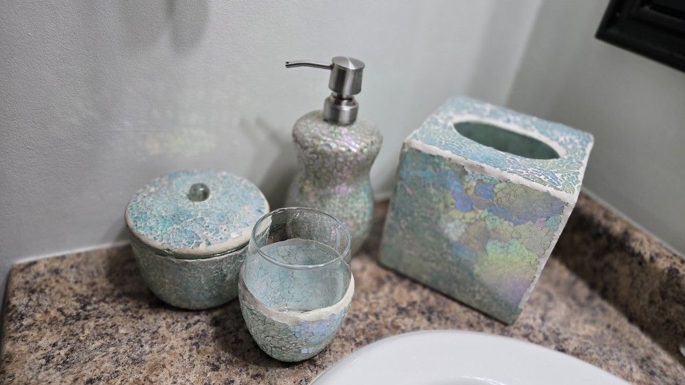 Bathroom Accessories Set