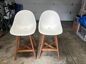 IKEA (PAIR) WHITE BARSTOOLS