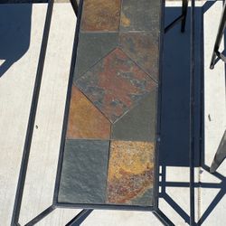 Coffee Table / End table & 2 Matching Barstools