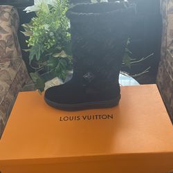 Louis Vuitton OBERKAMPF ANKLE Boots for Sale in Miami, FL - OfferUp