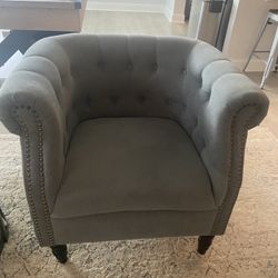Ashley Furniture-Rolled Edge Tufted Chair