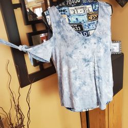 AMERICAN EAGLE SOFT & SEXY BLUE & WHITE TIE DYE COLD SHOULDER TOP!