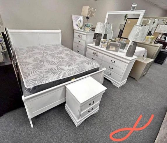 Mayville White 5 Piece Queen Panel Bedroom Set 🔥New