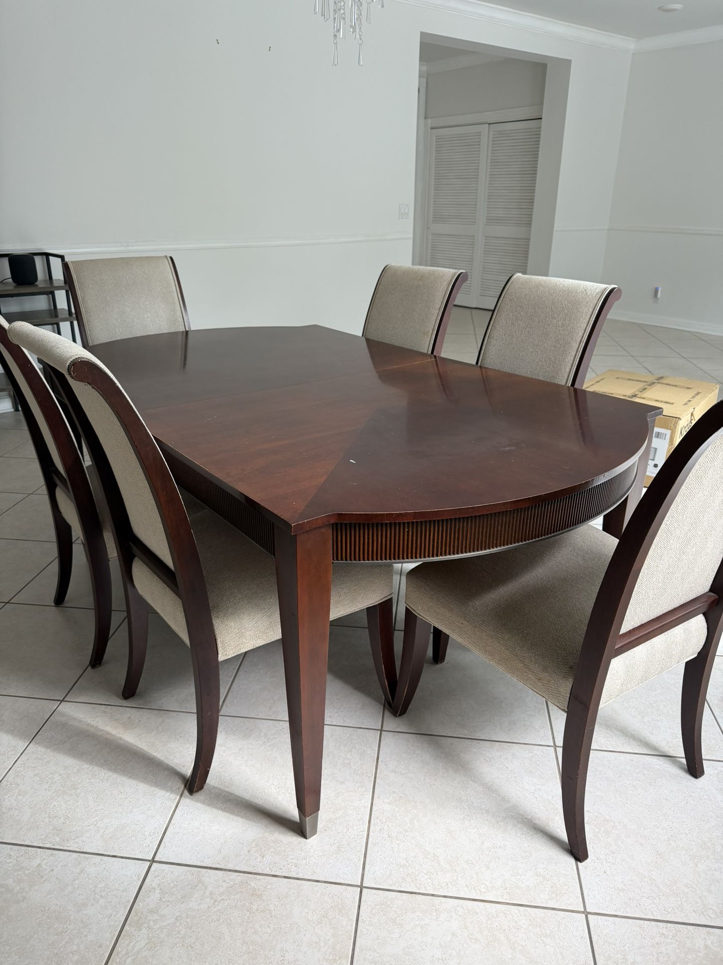 Ethan Allen solid Wood Dining Table And 6 Chairs