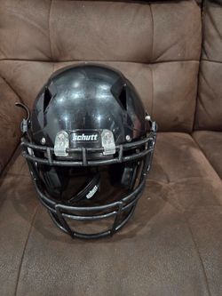 Schutt Vengeance  A 11 Youth X Large.