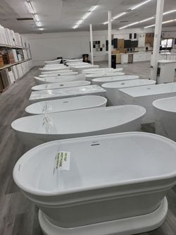 Bathtub, freestanding