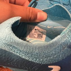 Soccer shoes