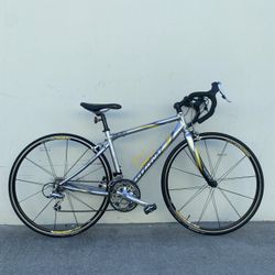 GIANT ROAD BIKE/ SIZES TIRES 700” /SIZE FRAME SMALL 