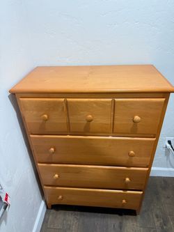 Light Wood 5-Drawer Dresser Chest