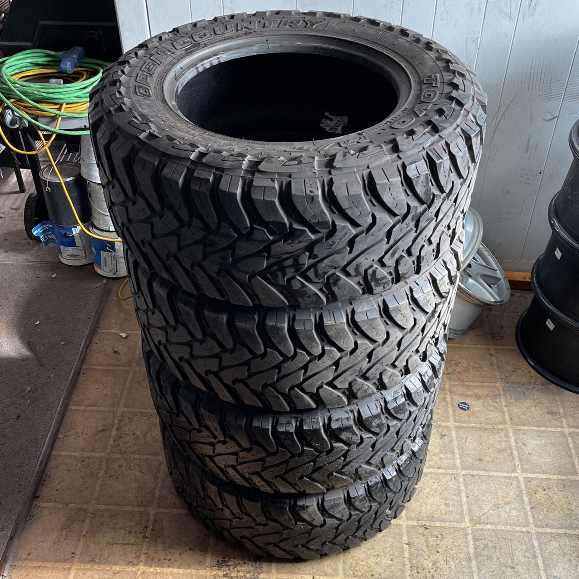 33X12.50R18 Used Tires