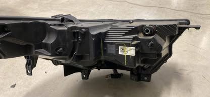 2023 FORD EXPLORER DRIVER SIDE HEADLIGHT