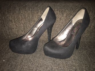 Black Pumps