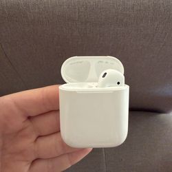 Apple AirPod with charging case (R)