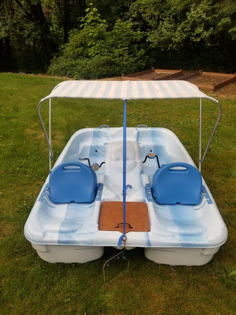 Pelican 5 person paddle boat for Sale in Auburn, WA OfferUp