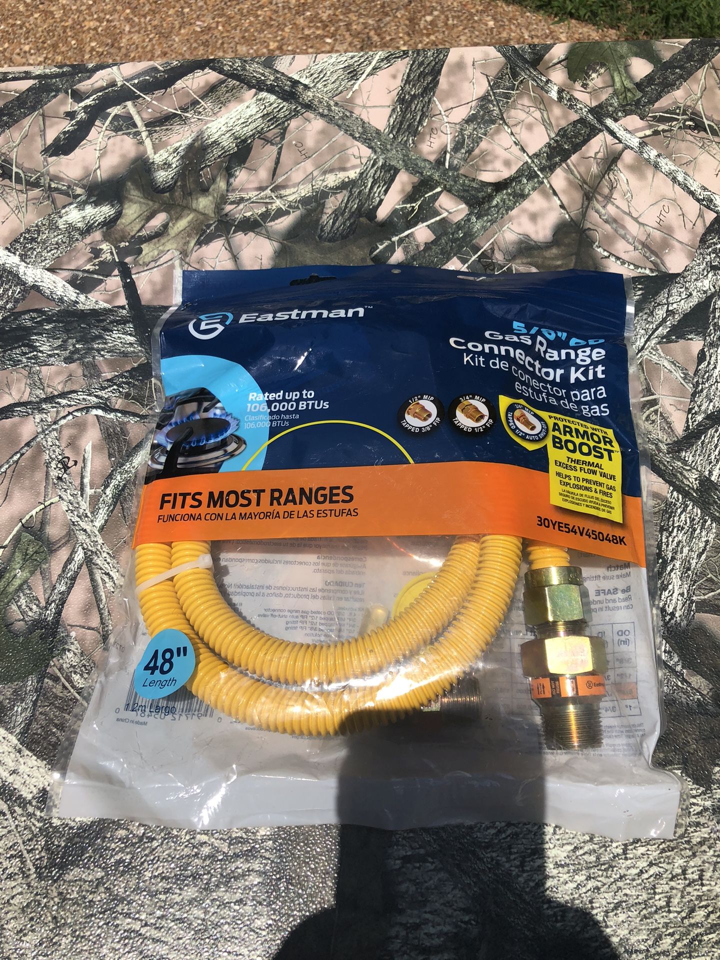 EASTMAN 48-in 3/4 -in MIP Inlet x 3/4 -in MIP Outlet Corrugated stainless steel Gas appliance installation Kit