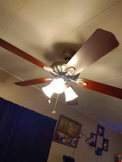 HAMPTON BAY CEILING FAN WITH LIGHT