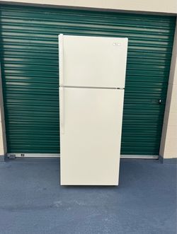 Refrigerator fridge freezer used in office break room (free local delivery)