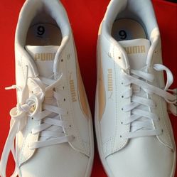 Puma Women's Smash Platform V3 White Island Pink #9. Platform silhouette and leather upper, Smash V3.
I only wore them once to try them on. They're to