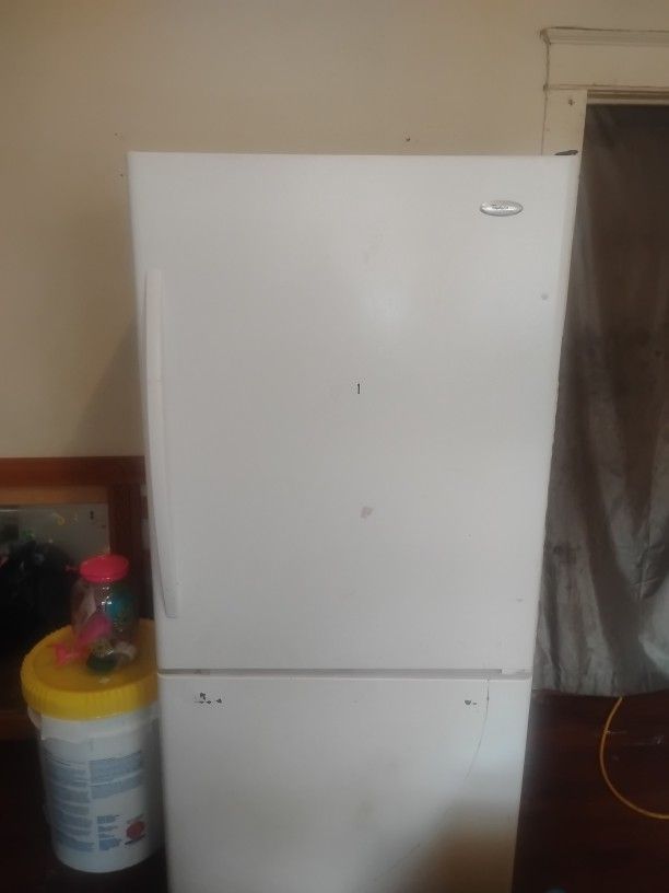 Whirlpool Gold Stand Up Ice Box