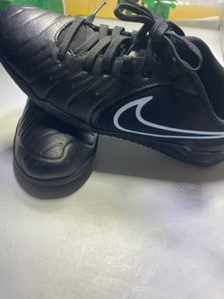 5.5 y indoor soccer cleats. Lightly used