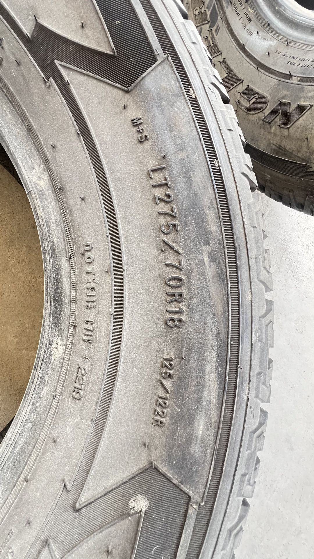 Tire 275/70r/18