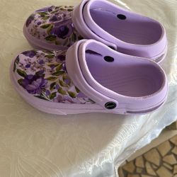 Crocs Size 5.5-6  New