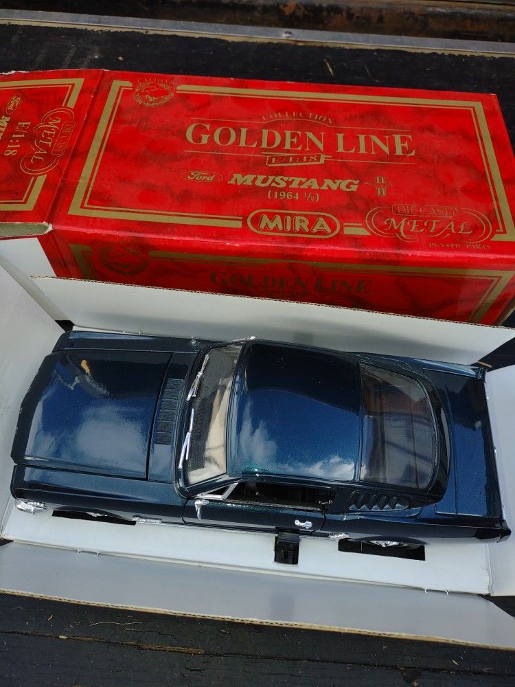 1/18th Scale Die Cast Metal Mustang Corvette