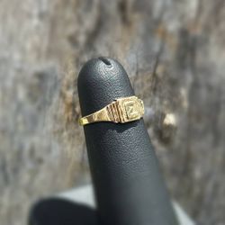 10k solid yellow gold letter E size 4.5